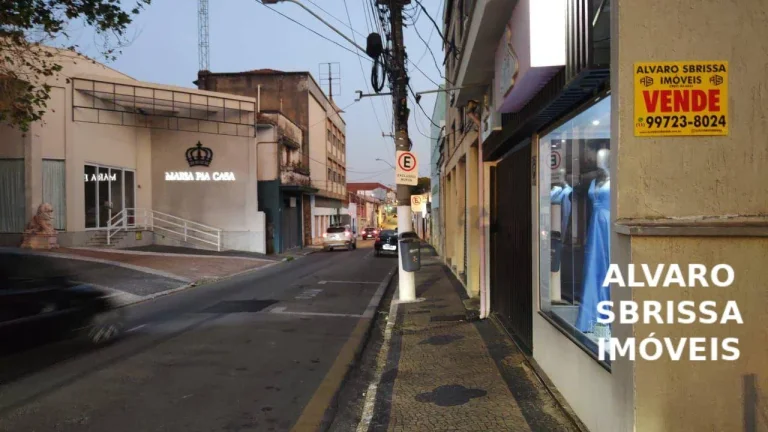 Imagem Terreno na área central da cidade. Utilização Comercial ou Residência. 512,18m2 de área e frente com 12,50 metros. Altíssimo trânsito de veículos