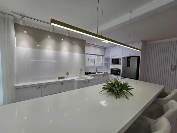 Imagem Apartamento com 3 dormitórios sendo 3 suítes e 2 vagas de garagem em Itapema/SC