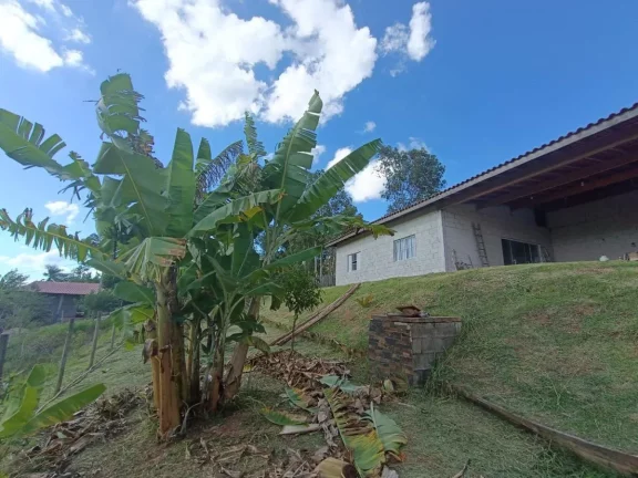 Imagem Chácara para Venda em Engenheiro Coelho, Área Rural de Engenheiro Coelho, 2 dormitórios, 1 banheiro, 1 vaga