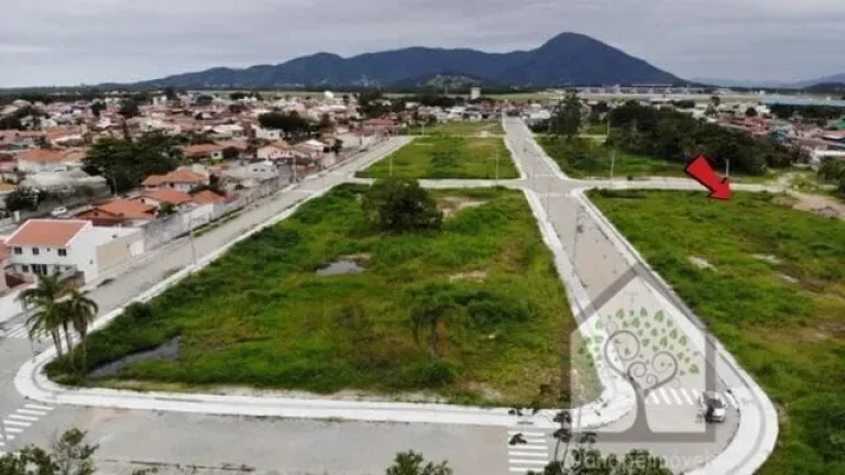 Imagem Terreno em Loteamento com excelente localização e valorização no Carianos