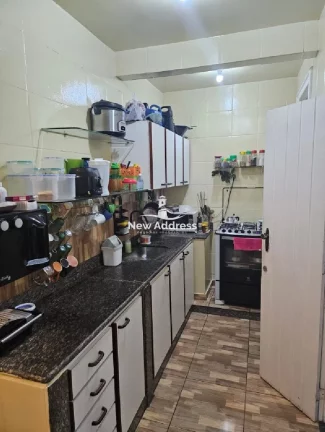 Imagem Três quadras do mar! Casa colonial em Itaparica: 180m², 3 quartos (1 suíte), 2 vagas cobertas, churrasqueira privativa. Condomínio com lazer completo.