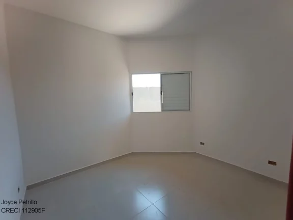 Imagem Vende-se Casa NOVA a 2100m da Praia em Peruíbe.