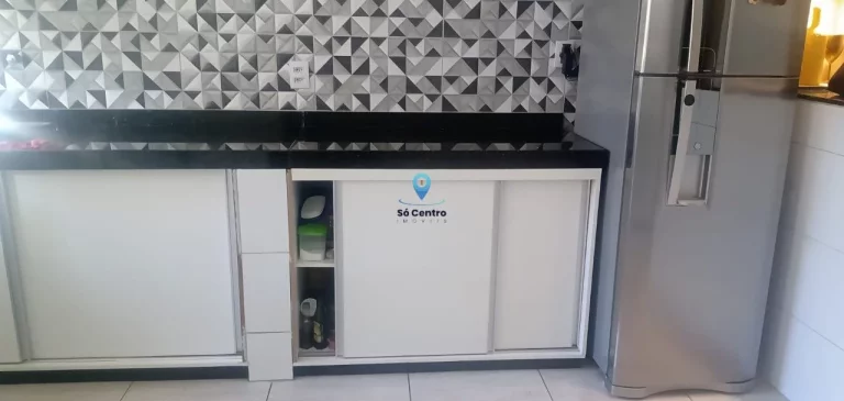 Imagem Casa à venda localizada na Rua Trinta e Três, com 220m² de área total. Possui 3 quartos, sendo 1...