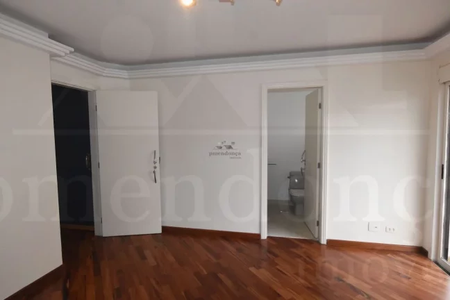 Imagem Cobertura à venda na Vila Madalena com 3 suítes e 3 vagas com piscina.