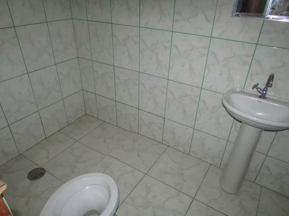 Imagem Encantadora casa de rua disponível para venda, localizada em um bairro tranquilo e de fácil acesso...