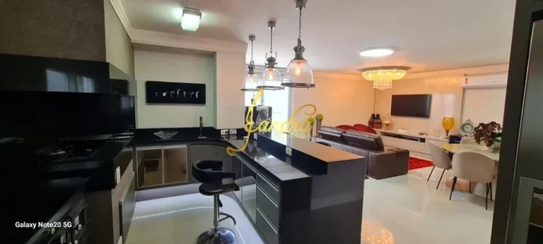 Imagem Sobrado triplex com 05 suítes mobiliado e decorado
