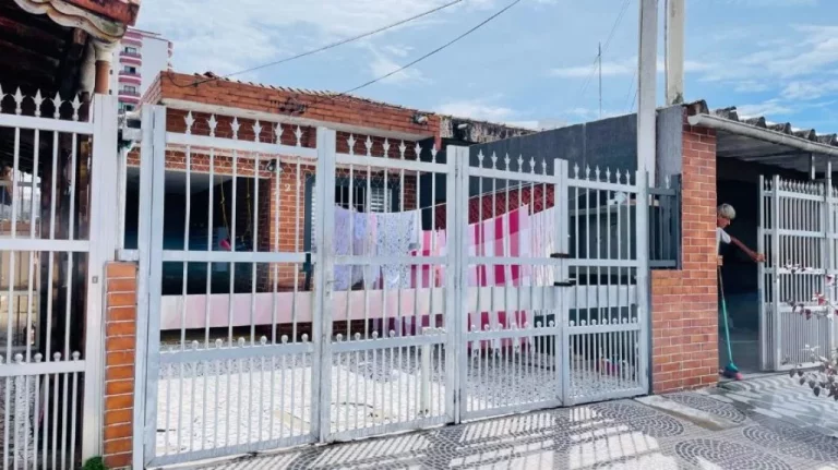 Imagem Excelente casa à venda na Ocian 2 dormitórios 1 suíte!!!