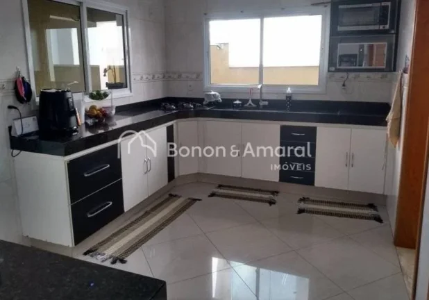 Imagem Linda casa à venda em condomínio fechado em Valinhos/SP.

Casa muito espaçosa com 260m² de área...