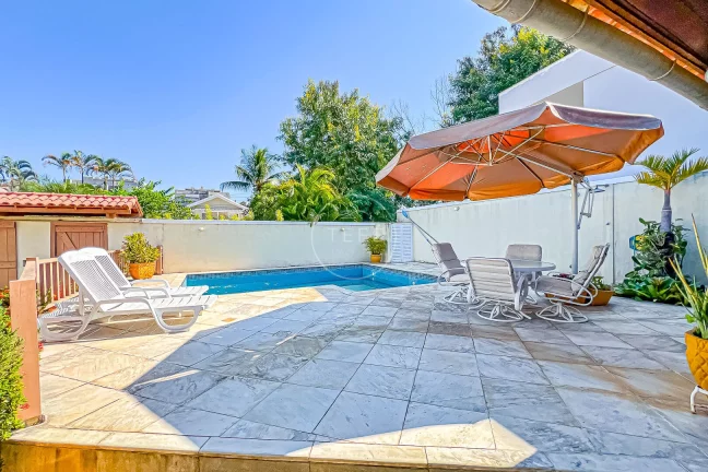 Imagem CASA LINEAR com 4 DORMITÓRIOS e 600m² de terreno no RIOMAR - Barra da Tijuca