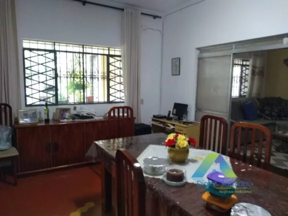 Imagem Casa com 4 Quartos à Venda, 350 m²