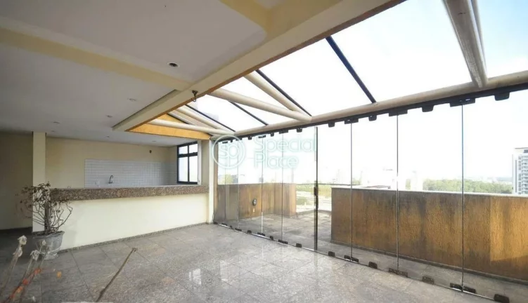 Imagem Amplo apartamento à venda com 6 quartos, sendo 3 suítes, e 6 banheiros no total. Este apartamento ...