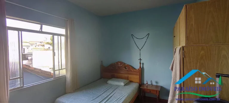 Imagem Casa no Centro com 4 Dormitórios com Amplo Terreno - Paraisópolis MG
