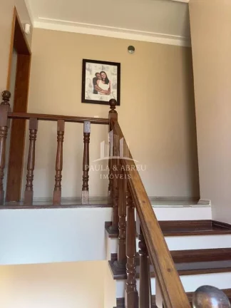 Imagem Sobrado de Alto Padrão, 3 Quartos, 4 Banheiros, Closets, Ar-condicionado, Área de Lazer Grande com Churrasqueira no Parque São Vicente, Mauá-SP
