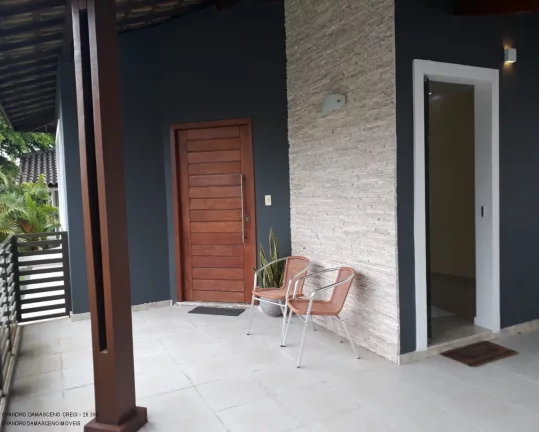 Imagem Casa de Alto Padrão em Condomínio à Venda em Camaçari-BA - 3 quartos, 1 suíte, 2 salas, 1 banheiro, 4 vagas, 130,00 m².