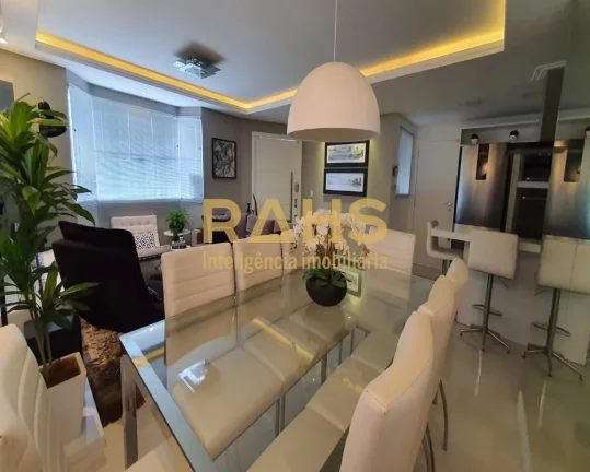 Lindíssima casa no Bairro Petrópolis. Imóvel possui uma suíte, mais dois dormitórios, sala de e...