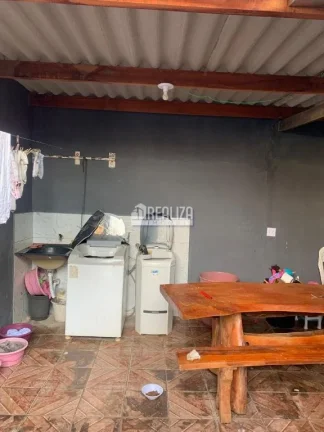 Imagem Casa à Venda em Uberaba - 2 dormitórios e suíte!