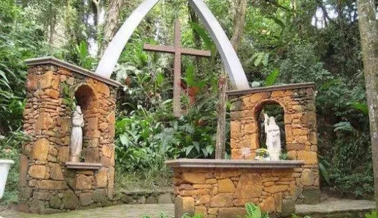 Imagem Vendo Excelente Terreno Comercial em Águas de São Pedro - SP