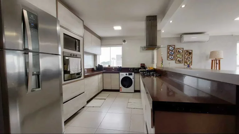 Imagem Apartamento com 3 dormitórios sendo 1 suíte e 2 vagas privativas no bairro Areias em Camboriú