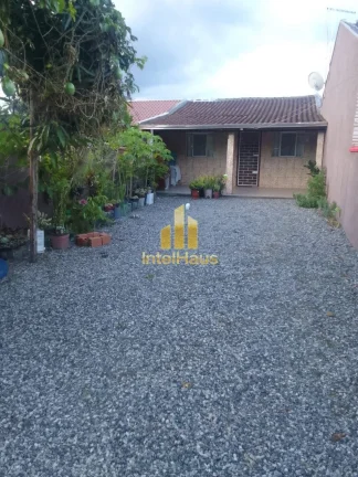 Imagem Em Itapoá, no Balneário Uirapuru, há uma casa com grande potencial para quem busca uma oportunida...