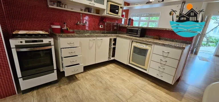 Imagem Alugar Casa anual em Juquehy em Condomínio Fechado - com 4 dormitórios, 2 suíte, 200m da praia - Acomodação máx. 10 pessoas | Juquehy Imobiliária