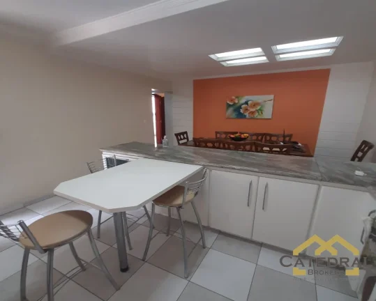 Imagem Sobrado de três dormitórios e amplo quintal na Vila Esperança em Jundiaí