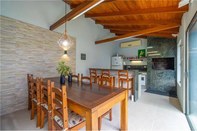 Imagem Casa com 4 Quartos à Venda, 300 m² em Jardim Lindóia - Porto Alegre