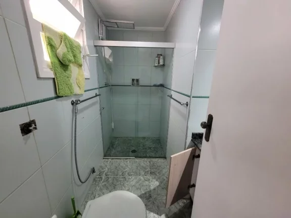 Imagem ASTÚRIAS - NA QUADRA DA PRAIA, MARAVILHOSA ÁREA DE LAZER, APTO REFORMADO E COM GARAGEM NO PRÉDIO.