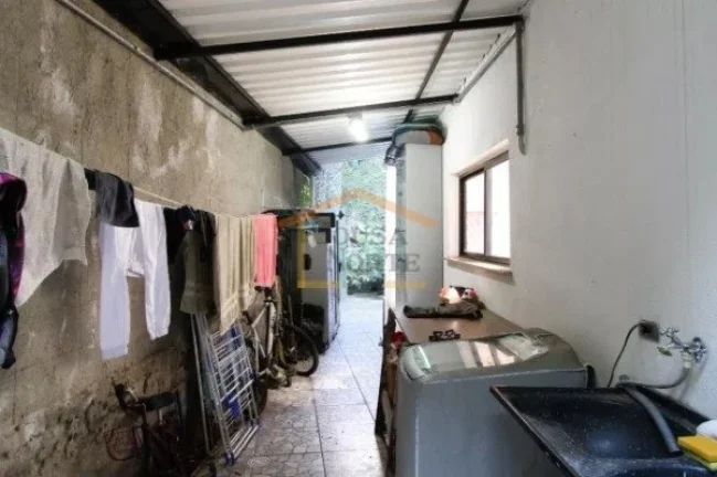 Imagem Casa estilo rústico industrial em condomínio fechado com guarita e segurança 24h. Terreno de 278m...