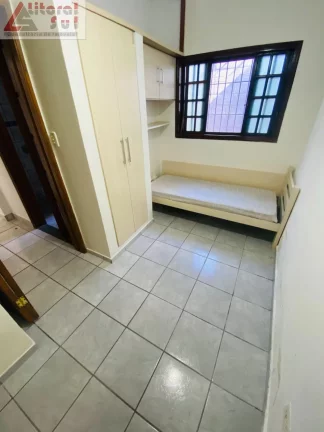 Imagem Casa para locação em Praia Grande-SP, no bairro Tupi: 3 quartos, 1 suíte, 1 sala, 2 banheiros, 4 vagas de garagem, 250m².