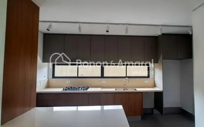 Imagem Aconchegante casa para venda em Sousas, com 200 m² de área construída. A residência possui livin...