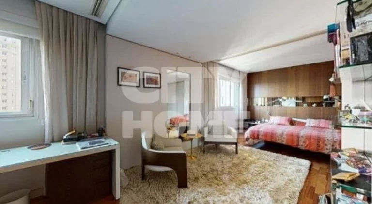 Imagem Excelente apartamento, com vista maravilhosa. Amplo living com lindo piso em madeira e varanda envid...