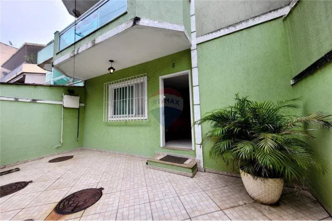 Imagem Casa com 3 quartos, 104 m² à venda em Vila Valqueire - Rio de Janeiro.