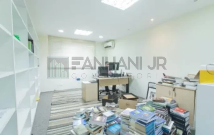 Imagem Venha conhecer este imóvel incrível, totalmente reformado e finamente decorado, com uma localização excepcional! Com 587m² de área construída este e
