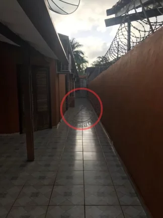 Imagem casa térrea, 3 quartos,2 banheiros ,lavanderia, garagem para 4 carros e churrasqueira, porteira fechada, otima localização