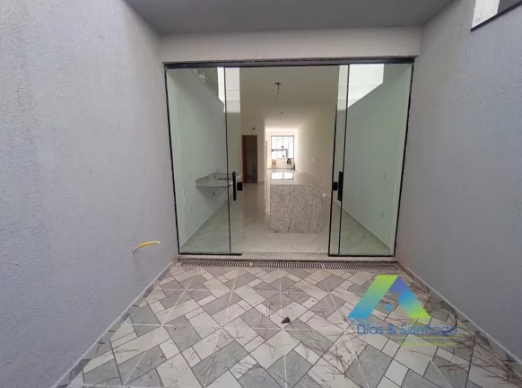 Imagem Lindo e novo sobrado com 125 m² em 3 dormitórios, 1 suíte e 2 vagas.