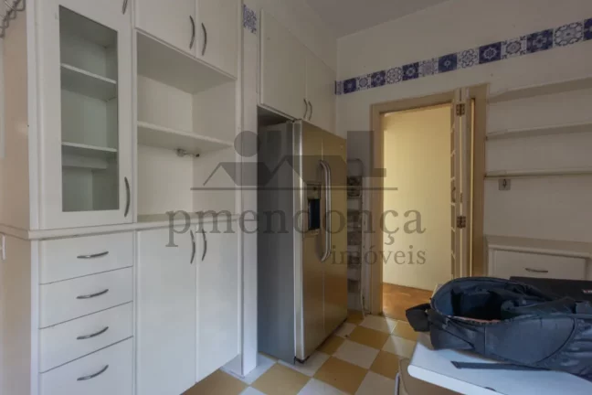 Imagem Apartamento em prédio charmoso dos anos 50 em Higienópolis, 118m²
