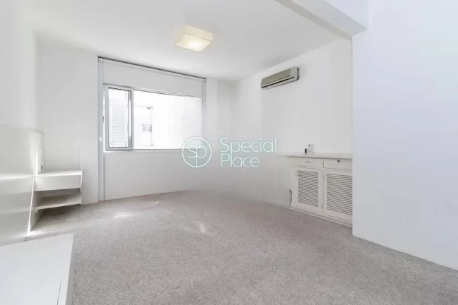 Imagem Cobertura duplex com 192m² localizada em uma rua pequena e tranquila, próxima do Shopping Iguatemi...