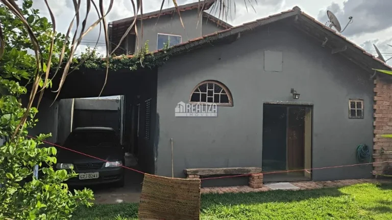 Imagem Casa à venda em Uberaba - 3 dormitórios, móveis planejados e quintal com grama!