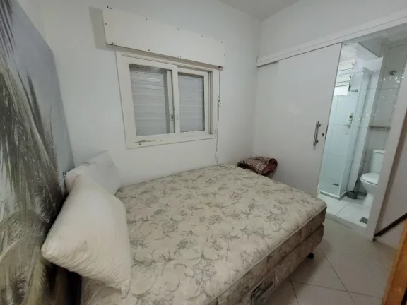 Imagem APARTAMENTO TOTALMENTE REFORMADO A 50 METROS DO MAR, 2 DORMITORIOS, 1 VAGA, TOMBO.