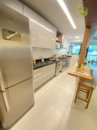 Imagem Uma unidade com três quartos com uma suíte e duas vagas de garagem!