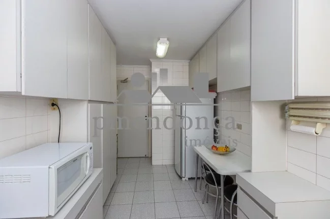 Imagem Excelente apartamento em Perdizes com elevador privativo, um por andar, 162m²