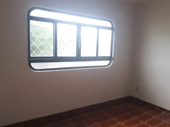 Imagem Casa em ótima localização em Santa Terezinha, com 03 dormitórios sendo 01 com AE, sala, banheiro...