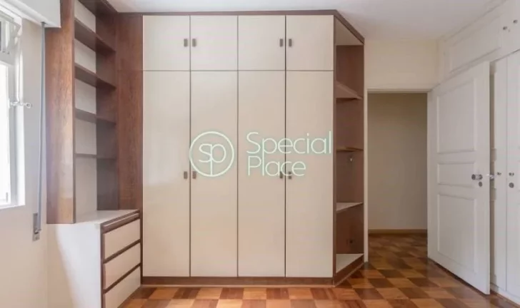 Imagem Ótimo apartamento com 201m² no Jardim Paulista. Living super espaçoso com amplos janelões de pon...