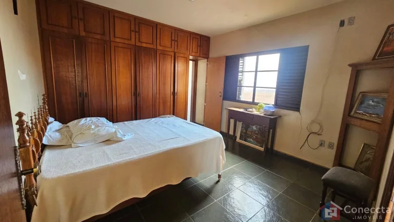 Imagem Casa à venda no bairro São Francisco em Patos de Minas – 4 quartos, suíte, 255m² de área construída