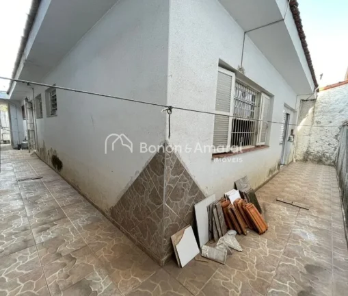 Imagem A casa contém 158 m² de área construída em um terreno de 250 m², oferece um espaço ideal para ...