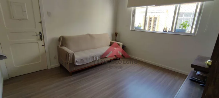 Imagem Apartamento próximo ao Abel, todo reformado, 2 lances de escada. Condomínio barato.