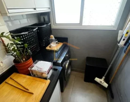 Imagem Apartamento com 87 m², composto por 2 dormitórios, 3 banheiros, possui varanda, box, armários nos...