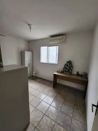 Imagem Casa no Salgado Filho, Região Comercial, Próximo à Av. Francisco Porto