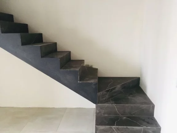 Imagem Casa de alto padrão em Ambrósio: luxo, conforto e deck com churrasqueira em Garopaba-SC!