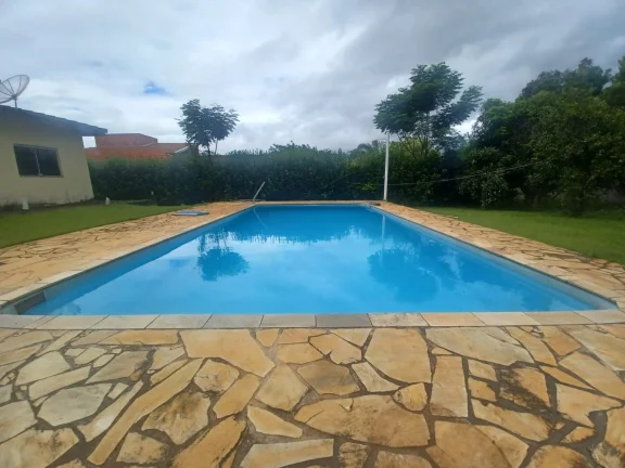 Imagem Casa com 04 dormitórios, sendo 01 suíte à venda no Condomínio Village da Serra!